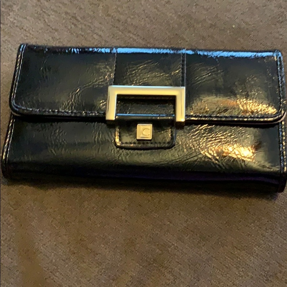 Liz Claiborne blk/tan wallet 7.5”l x 4.25”h x 1”d